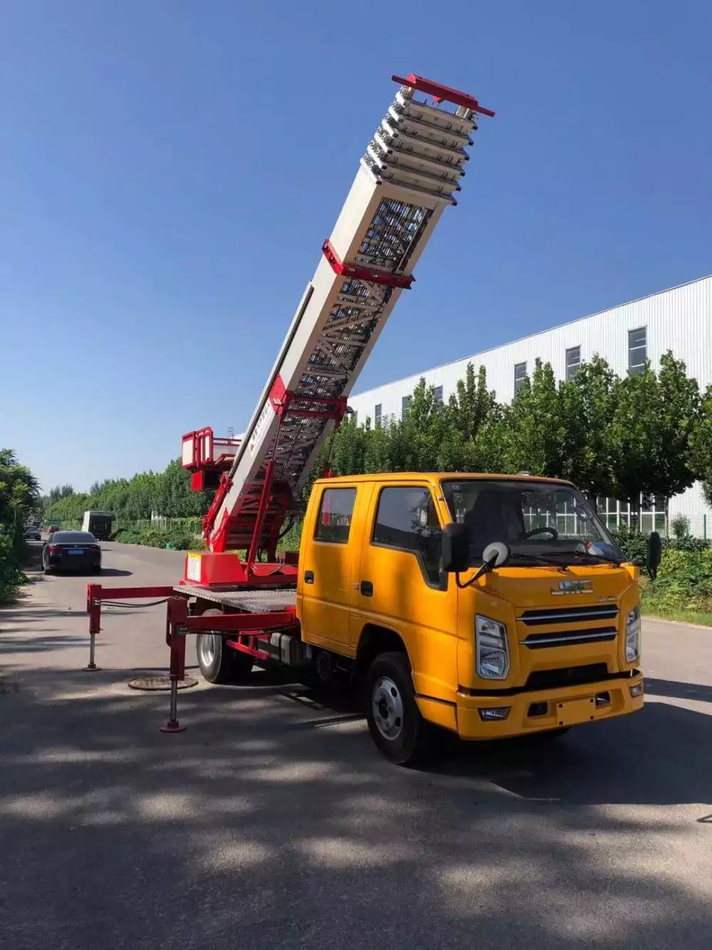 炉霍附近的云梯车出租服务：轻松解决高空作业需求