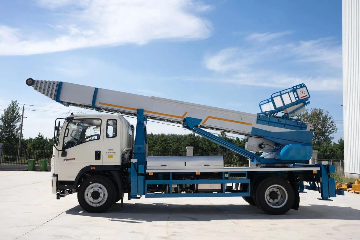 炉霍云梯上料车租赁费用