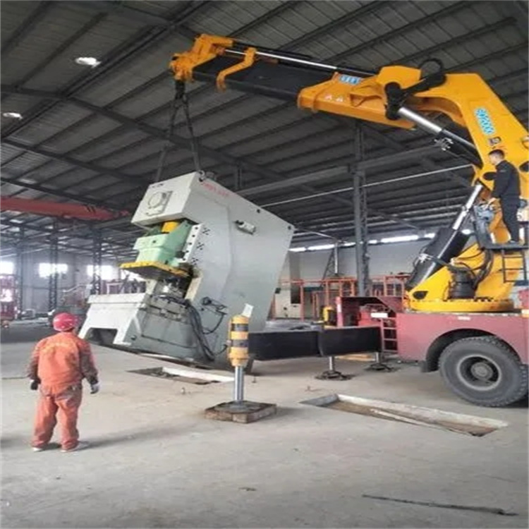 炉霍80吨折臂吊车出租附近电话